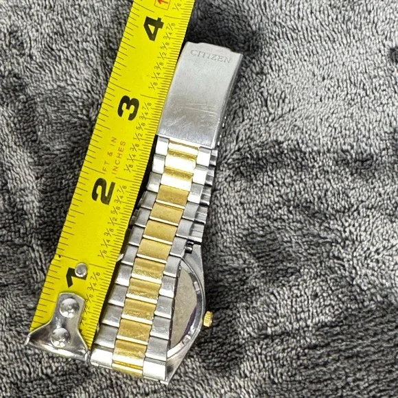 Citizen CQ Quartz Watch Men 6101-T15588 Two-Toned Black Dial Day/Date 7 1/4" - Picture 8 of 11